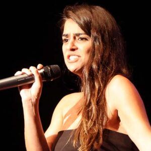 Larissa Rgues.